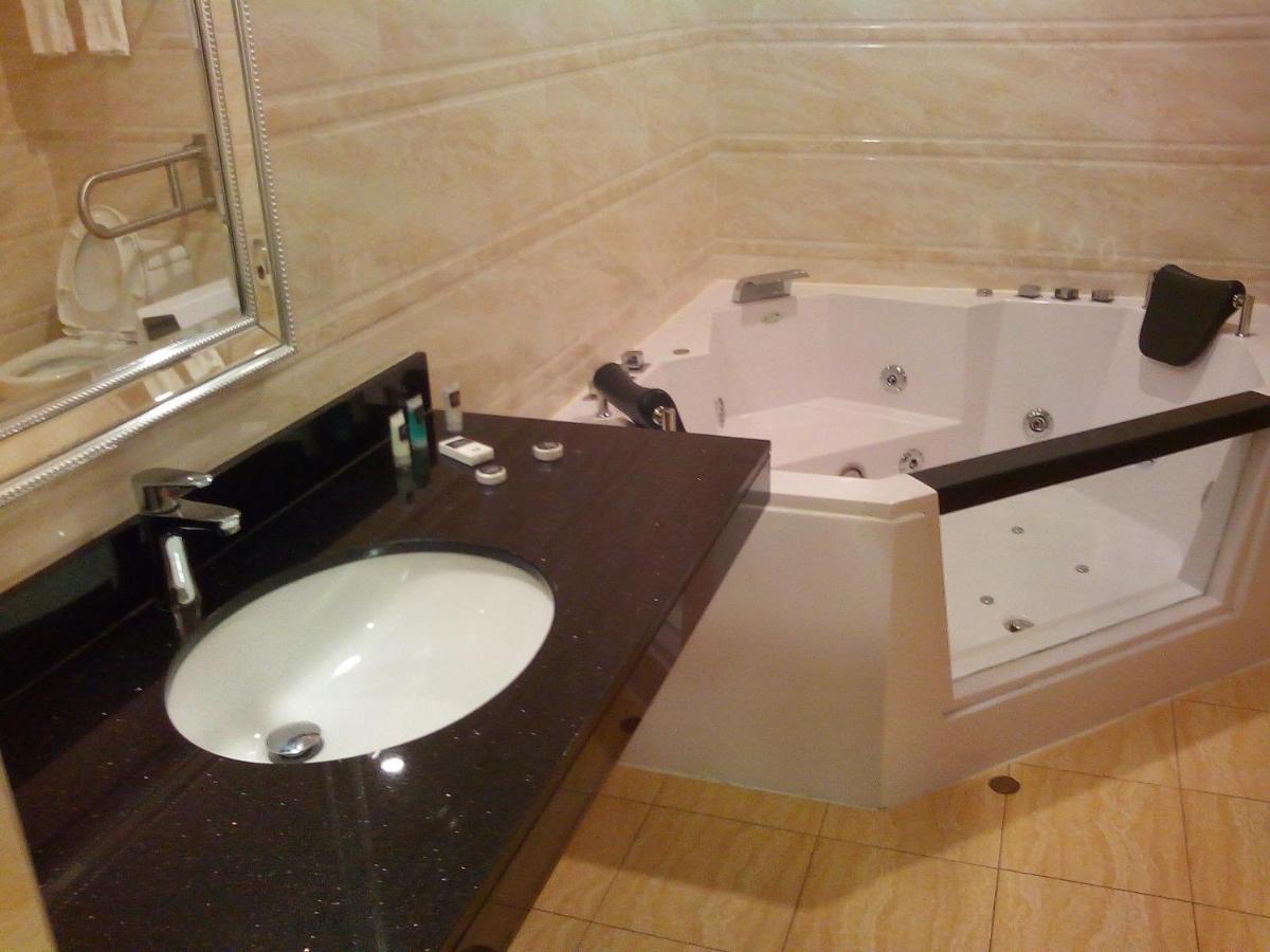 Hotel Candamo リマ エクステリア 写真