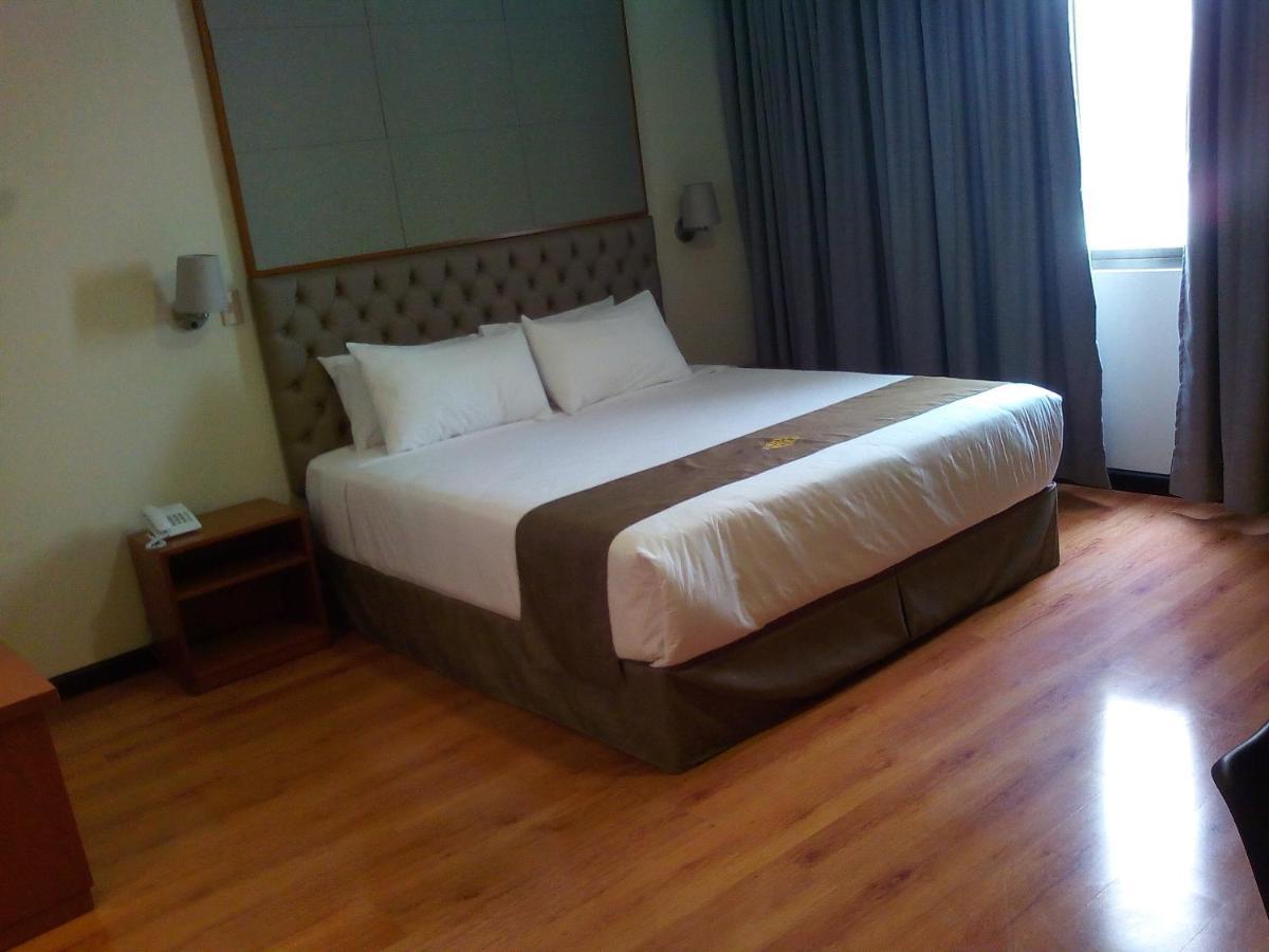 Hotel Candamo リマ エクステリア 写真